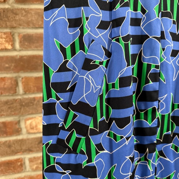 Diane Von Furstenberg DVF Capreena Mini with Pockets - Picture 4 of 4